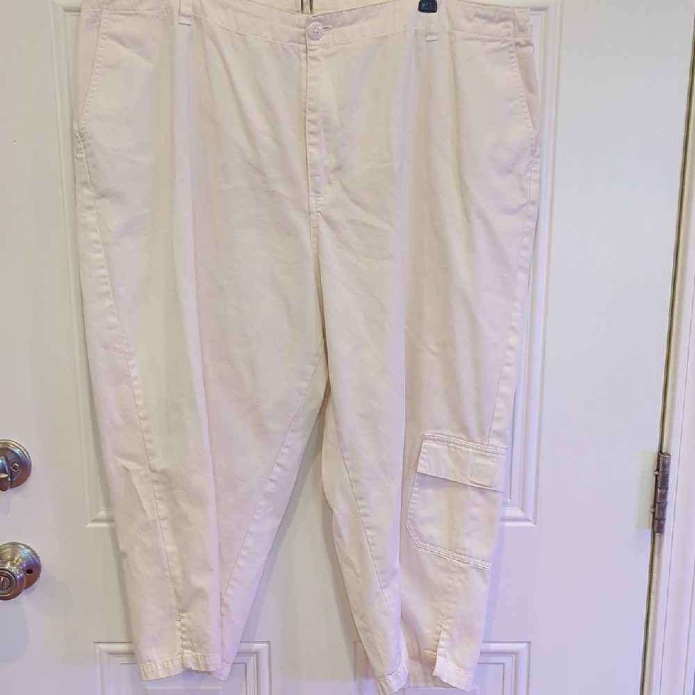 Carolina Blues Plus White Cargo Capris